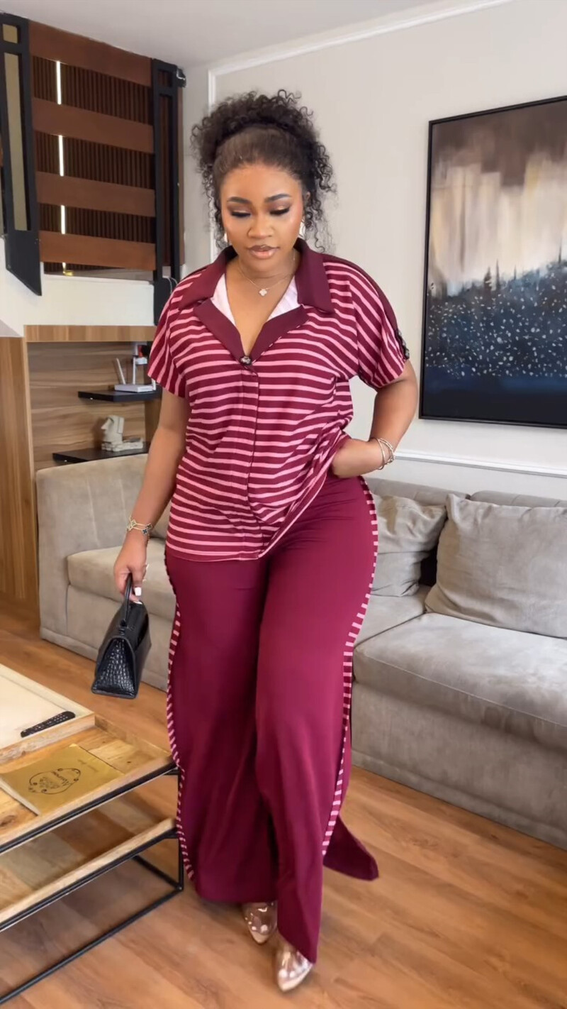 Vasaros mados dviejų dalių rinkinys moteriškas vienspalvis marškinėliai su apvaliu kaklu trumpomis rankovėmis, marginti plačiomis kelnėmis, laisvalaikio dviejų dalių rinkinys