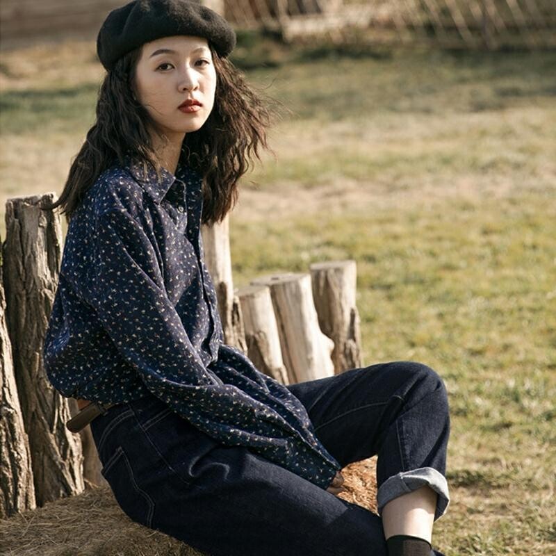 Paksendatud velvetist lilleline särk Naiste retrohõnguline Hongkongi stiilis särk Sügis-talv Uues stiilis kevade ja sügise pikkade varrukatega topid