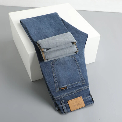 2024. gada vasara, jauni vīriešu taisni gaiši krāsu luksusa džinsi, biznesa brīvā laika pavadīšana klasiski elastīgi, plānas mīkstas bikses džinsa bikses vīriešiem