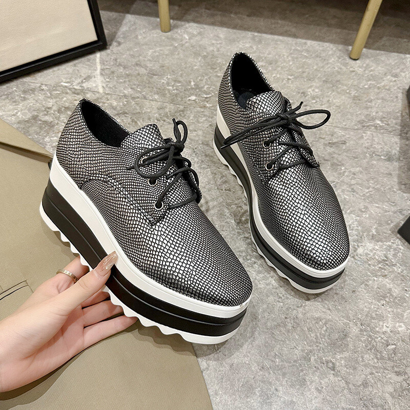 Užsienio prekyba didelių dydžių moteriški batai 2022 m. pavasaris ir ruduo Nauji europietiški ir amerikietiški suvarstomi platforminiai batai storais padais Vienviečiai batai moterims vietoje didmeninė prekyba