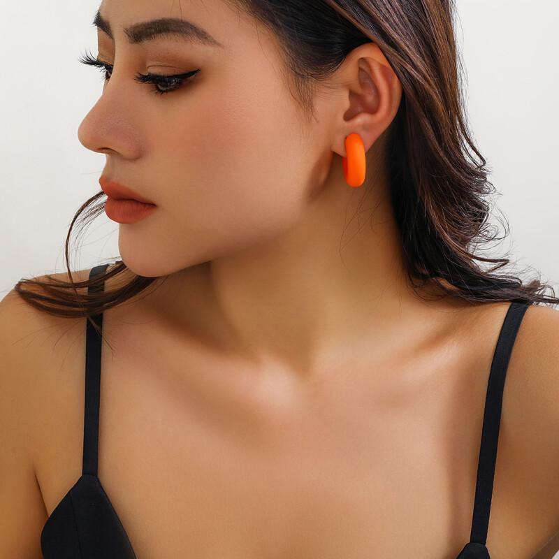 Трансграничен горещо продаван ins стил, цветна непробита щипка за ушни кости за жени, прости преувеличени дебели кръгли C-образни гладки отворени обеци