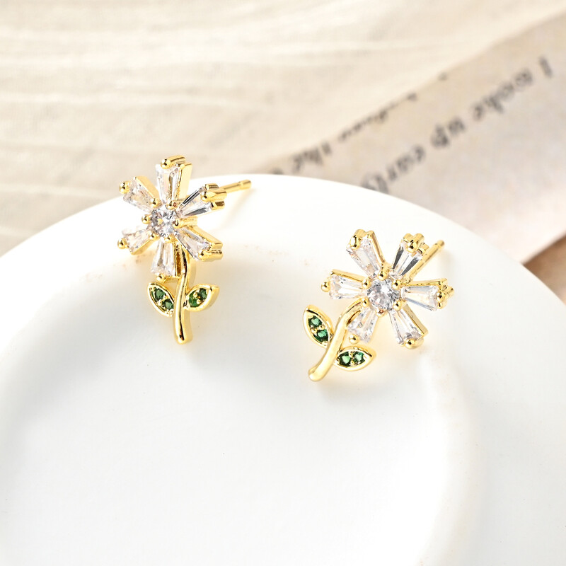 Южна Корея Dongdaemun кухи обеци с усмивка за жени нови сладки прости малки универсални сребърни иглени обеци 925 на едро