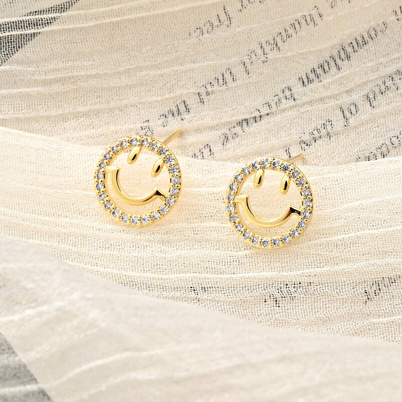 Южна Корея Dongdaemun кухи обеци с усмивка за жени нови сладки прости малки универсални сребърни иглени обеци 925 на едро