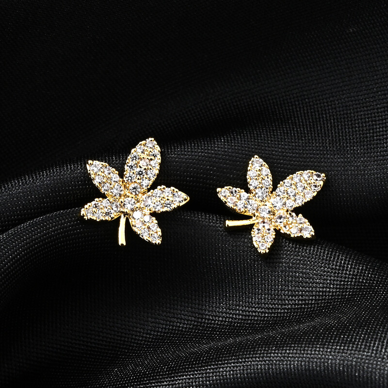 Южна Корея Dongdaemun кухи обеци с усмивка за жени нови сладки прости малки универсални сребърни иглени обеци 925 на едро