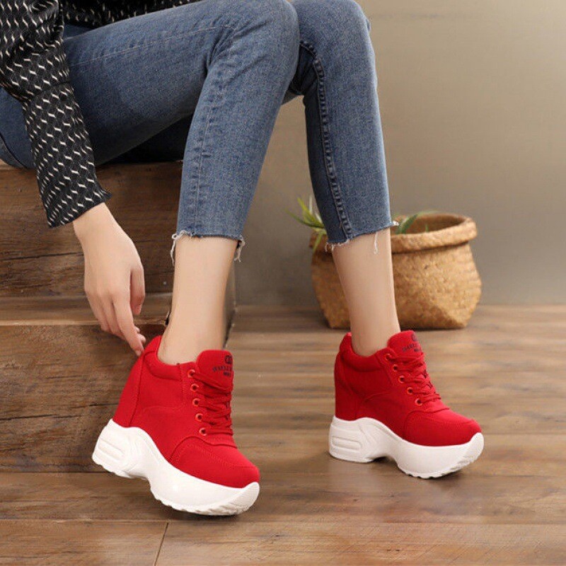 WD кухи, дишащи 12 см увеличаващи височината дамски обувки с дантелени клиновидни токчета Корейска версия Универсални бели спортни обувки с дебела подметка тенденция