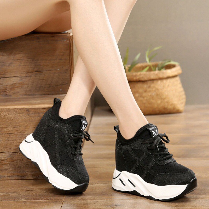 WD кухи, дишащи 12 см увеличаващи височината дамски обувки с дантелени клиновидни токчета Корейска версия Универсални бели спортни обувки с дебела подметка тенденция