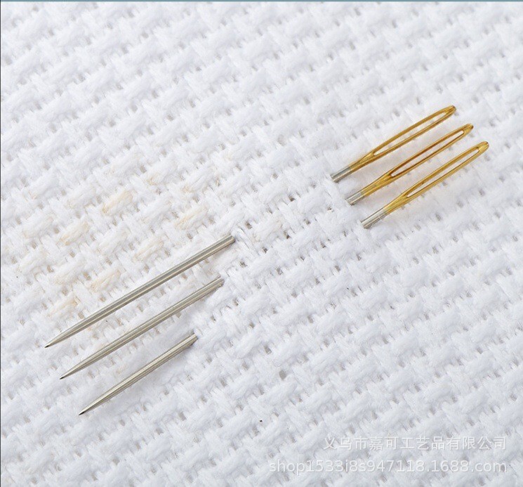 100 vnt auksuodegė adata su vidutinio tinklelio karoliukais siuvinėjimo adata kryžminio dygsnio adata buka aukso uodega adata neduria rankos