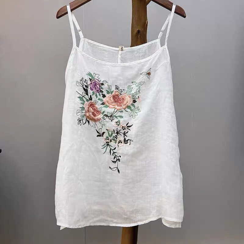 Formálna fotografia malých letných dámskych šiat s tílkom, nového čínskeho retro literárneho spodného oblečenia, silnej výšivky, bavlnenej a ľanovej vesty