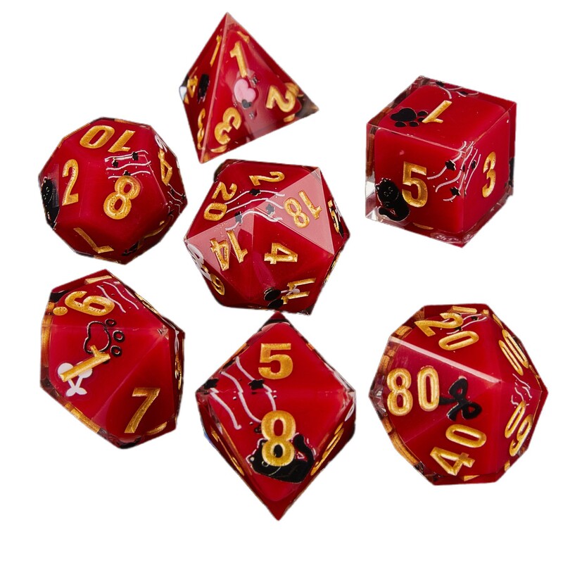 Tieši no ražotāja, caurspīdīgs kauliņu maisiņš, kauliņš ar drukātu logo, asi stūri, 7-daļīgs sveķu DND kauliņu komplekts, akrila kauliņi