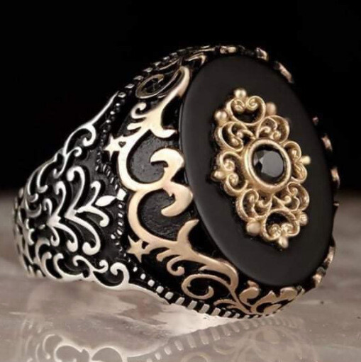 Europos ir Amerikos tarpvalstybiniai karštai parduodami gyvatės formos papuošalai, vingiuotas juodas plokščias brangakmenio žiedas, vyriškas retro rašto atviras žiedas