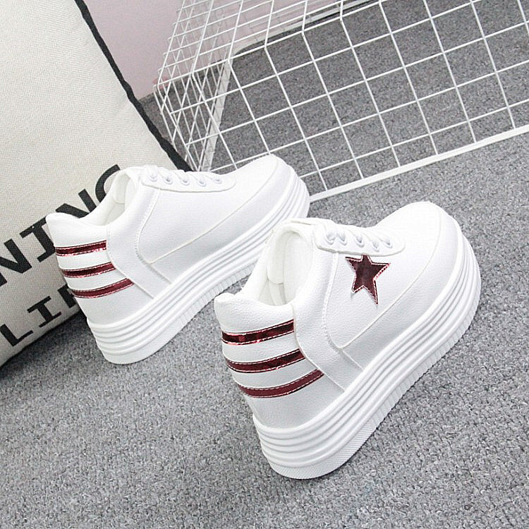 Малки бели обувки с невидимо увеличаване на височината жени 2024 пролет нови дамски обувки 8 см универсални единични обувки с дебел долен ток