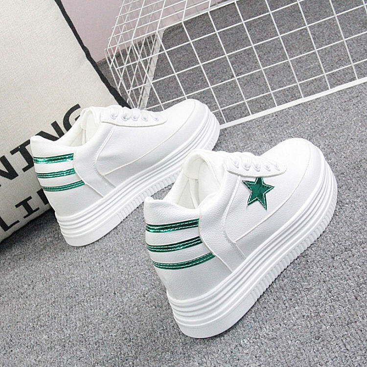 Малки бели обувки с невидимо увеличаване на височината жени 2024 пролет нови дамски обувки 8 см универсални единични обувки с дебел долен ток