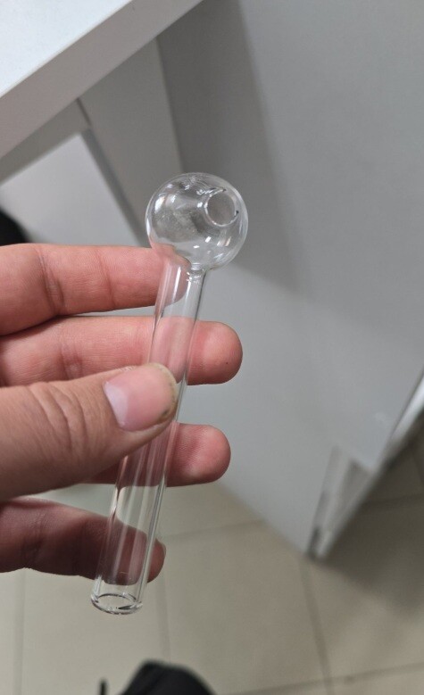 Стъклена лула за наргиле с диаметър 1см дължина 10см