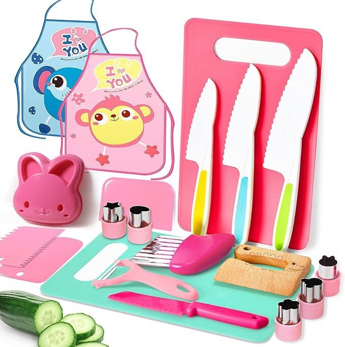Geriausiai parduodamas vaikiškas virtuvės komplektas su vaikų lavinimu, pjaustymo lenta, dantytas vaisių peilis, rankiniai pagalbiniai maisto įrankiai, apsaugantys nuo pjovimo