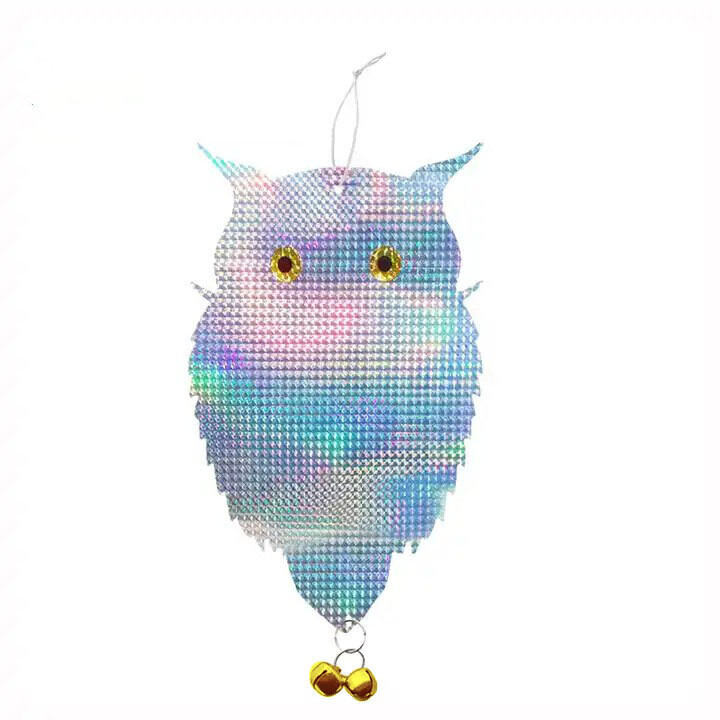 Lazerinė atspindinti paukščius atbaidanti juosta, pelėdas atbaidanti atspindinti juosta, lazerinė paukščių apsauga, pelėda, dirbama žemė, sodas, atspindinti juosta