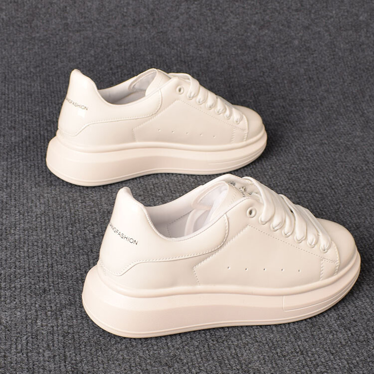 Bijele lakirane cipele za parove sa sjajnom površinom, moderne i svestrane sportske cipele s debelim potplatom za muškarce i žene, veleprodaja proizvođača