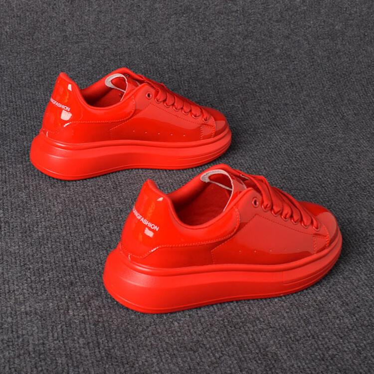 Bijele lakirane cipele za parove sa sjajnom površinom, moderne i svestrane sportske cipele s debelim potplatom za muškarce i žene, veleprodaja proizvođača