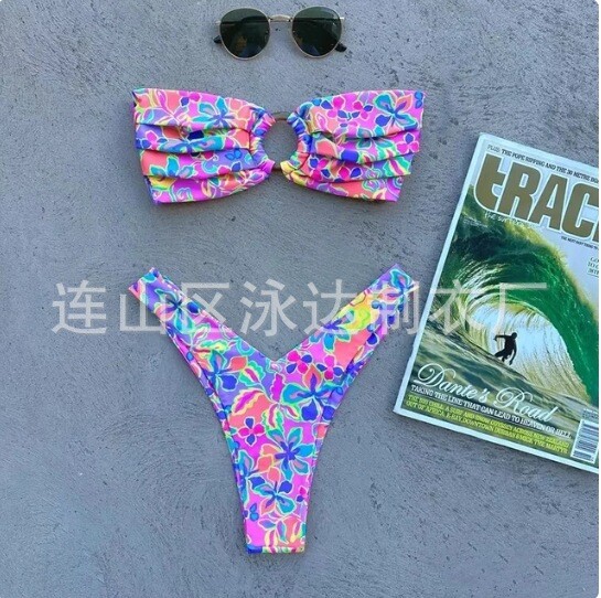 2023 új spot európai és amerikai külkereskedelmi nyomtatott bikini, szexi hasított fürdőruha, többszínű fürdőruha