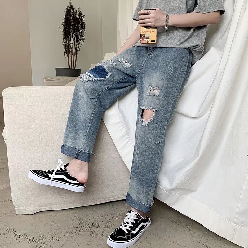 Vasaros mados vyriškos plėšytos džinsinės tiesios laisvos hiphopo elgetos kelnės Honkongo stiliaus studentų devynių taškų kelnės