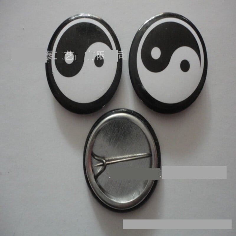 Ženklelių gamintojai gamina lakštinio metalo ženklelius, dvigubo blyksnio ženklelius, svogūnų miltelių lakštinio metalo ženklelius, ženklelius