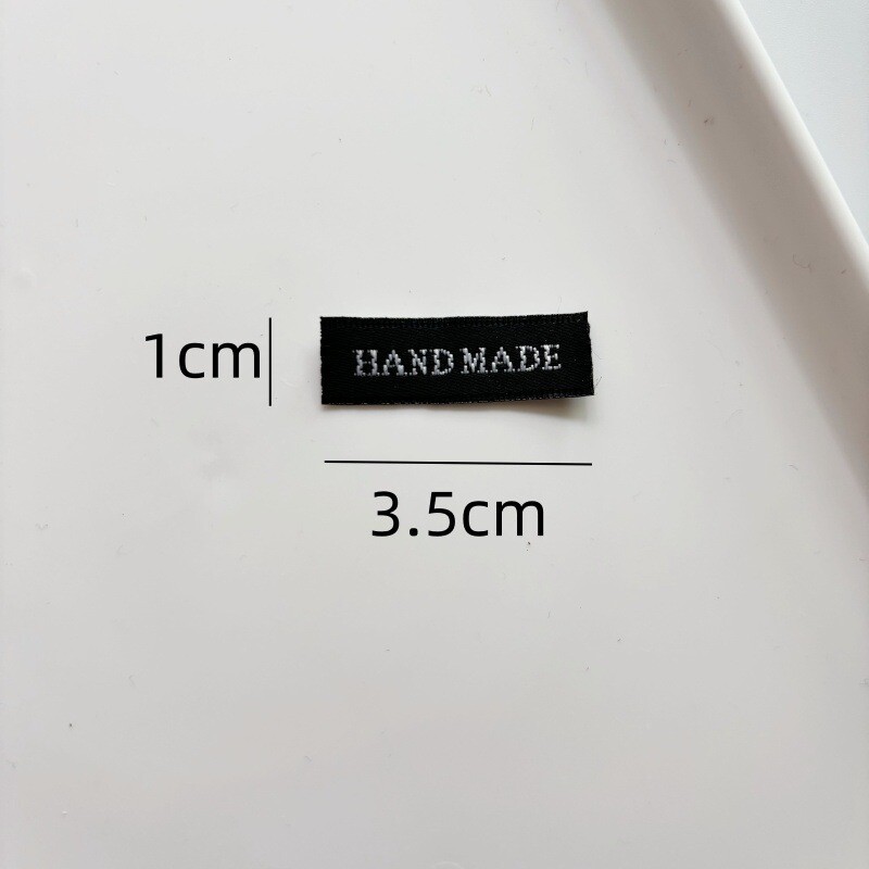 Juoda austa kepurės etiketė „pasidaryk pats“ taškeliu, medžiaginė etiketės raidė, rankų darbo firminis lipdukas, plaukų aksesuarai