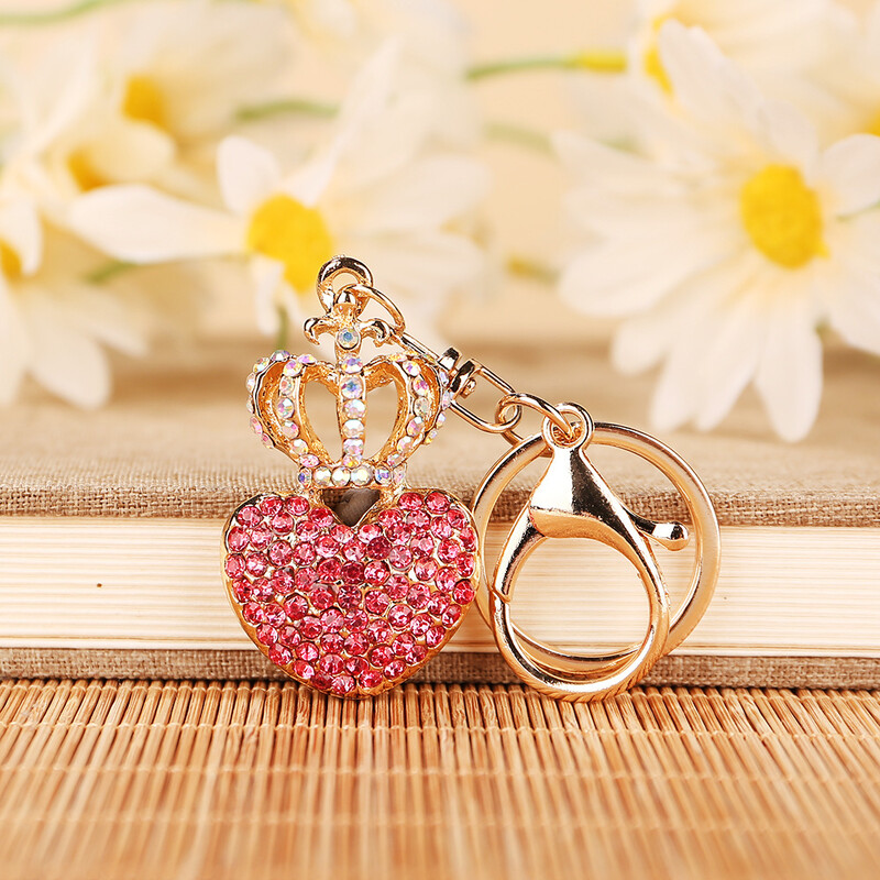 Νέο μεταλλικό στέμμα με διαμάντια και μπρελόκ μενταγιόν με χαριτωμένο μενταγιόν αξεσουάρ αυτοκινήτου, αξεσουάρ μικρής τσάντας, ροδακινί καρδιά