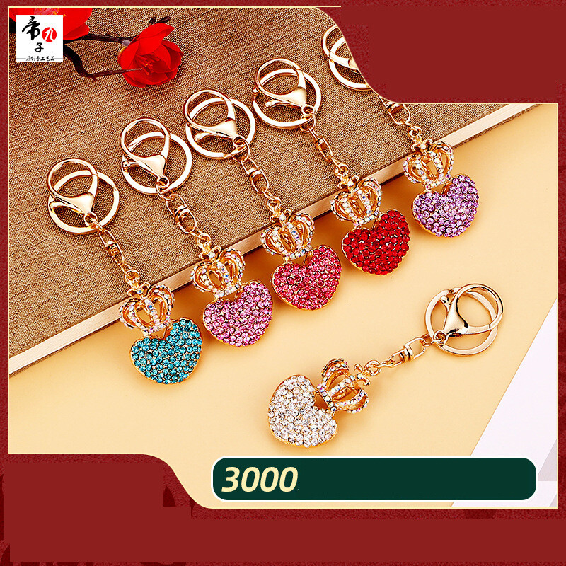 Νέο μεταλλικό στέμμα με διαμάντια και μπρελόκ μενταγιόν με χαριτωμένο μενταγιόν αξεσουάρ αυτοκινήτου, αξεσουάρ μικρής τσάντας, ροδακινί καρδιά