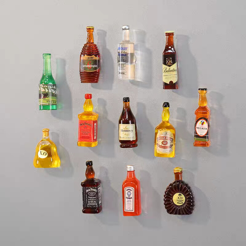 Automobilio dekoravimo imitacija, mini RIO vyno butelis, mini Coca-Cola, gimtadienio tortas, vyno kepimas, tortas, dekoracija, papuošalai, šaldytuvo lipdukas