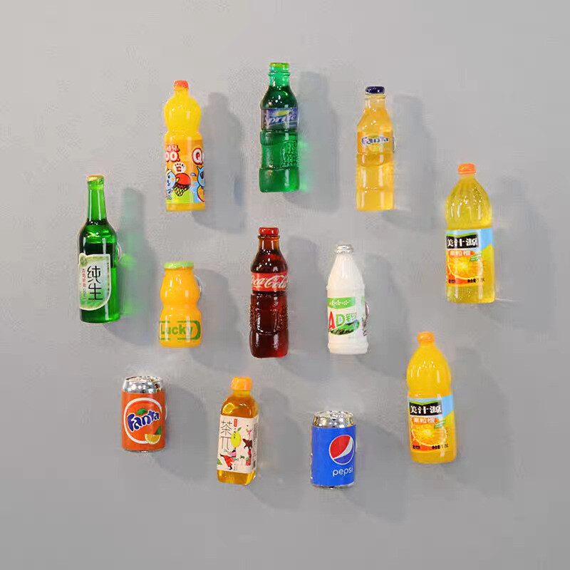 Automobilio dekoravimo imitacija, mini RIO vyno butelis, mini Coca-Cola, gimtadienio tortas, vyno kepimas, tortas, dekoracija, papuošalai, šaldytuvo lipdukas