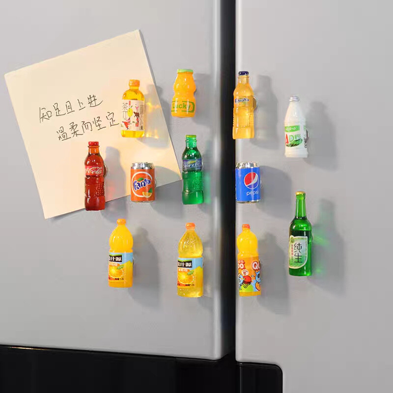 Automobilio dekoravimo imitacija, mini RIO vyno butelis, mini Coca-Cola, gimtadienio tortas, vyno kepimas, tortas, dekoracija, papuošalai, šaldytuvo lipdukas