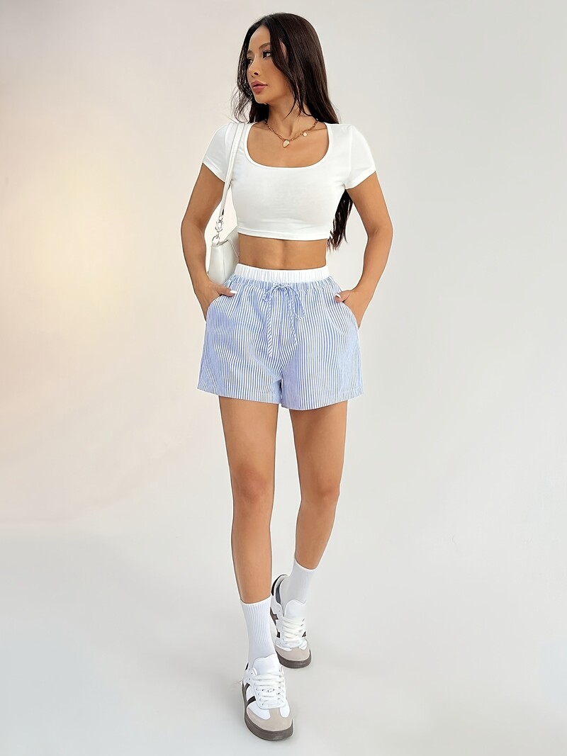 καλοκαιρινό στυλ, νέο ρετρό στυλ, χαλαρό στυλ, διπλή μέση, κάθετες ριγέ ραφές, φαρδιά μπατζάκια, casual σορτς, τάση