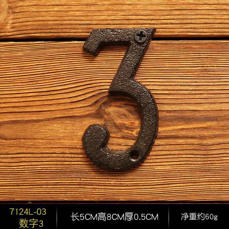 Didmeninė prekyba ketaus sieninėmis raidėmis, kabančiais retro arabiškais skaitmenimis, baro geležine stalo dekoracija su raidėmis, modelių kambarys