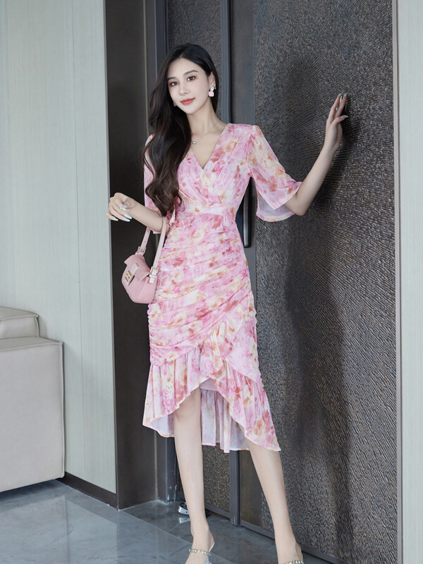 Φθινοπωρινά ρούχα για γυναίκες 2023 φθινόπωρο νέα κομψή φούστα ιδιοσυγκρασία λεπτή high-end V-neck ακανόνιστο ροζ φόρεμα με ουρά ψαριού