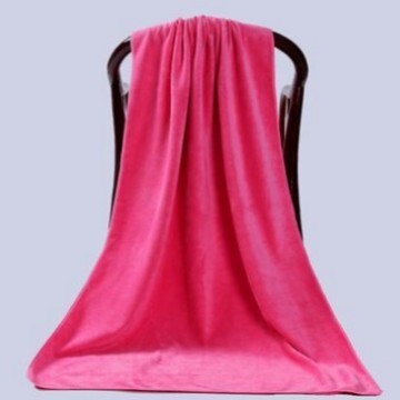 Didmeninė prekyba grožio salono rankšluosčiais suaugusiems, gerai sugeriantis vandenį, greitai džiūstantis, specialus didelis įvyniojamas rankšluostis viešbučio masažui miegamajame.