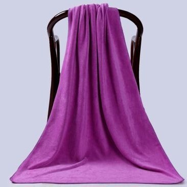 Didmeninė prekyba grožio salono rankšluosčiais suaugusiems, gerai sugeriantis vandenį, greitai džiūstantis, specialus didelis įvyniojamas rankšluostis viešbučio masažui miegamajame.