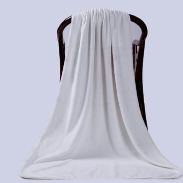 Didmeninė prekyba grožio salono rankšluosčiais suaugusiems, gerai sugeriantis vandenį, greitai džiūstantis, specialus didelis įvyniojamas rankšluostis viešbučio masažui miegamajame.