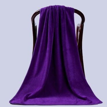 Didmeninė prekyba grožio salono rankšluosčiais suaugusiems, gerai sugeriantis vandenį, greitai džiūstantis, specialus didelis įvyniojamas rankšluostis viešbučio masažui miegamajame.