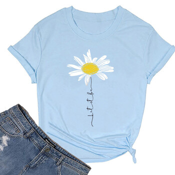 Νέο μπλουζάκι TK LET IT BE DAISY, διαθέσιμο σε διάφορες ευρωπαϊκές και αμερικανικές αγορές, για την άνοιξη-καλοκαίρι, με μικρή στάμπα μαργαρίτας και στρογγυλή λαιμόκοψη, σε άνετη γραμμή.