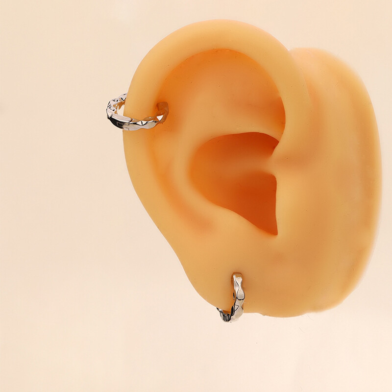 Обикновени обеци с диамантена форма, популярни в Япония и Южна Корея, нови семпли лъскави обеци с геометрична форма, производители на едро