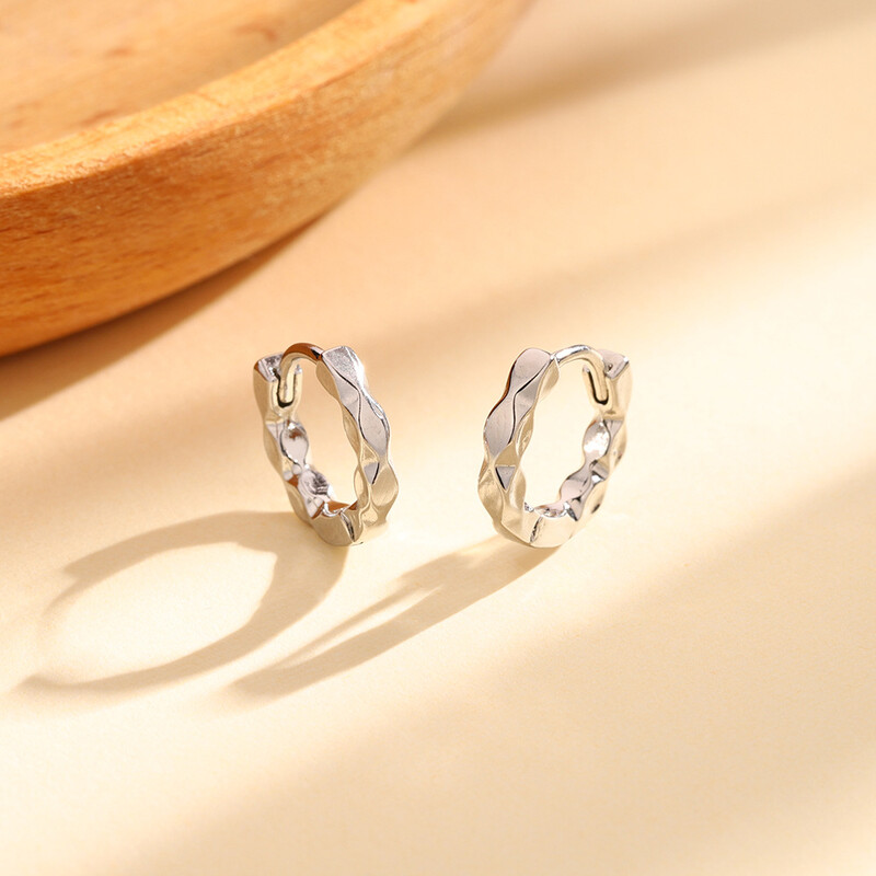 Обикновени обеци с диамантена форма, популярни в Япония и Южна Корея, нови семпли лъскави обеци с геометрична форма, производители на едро