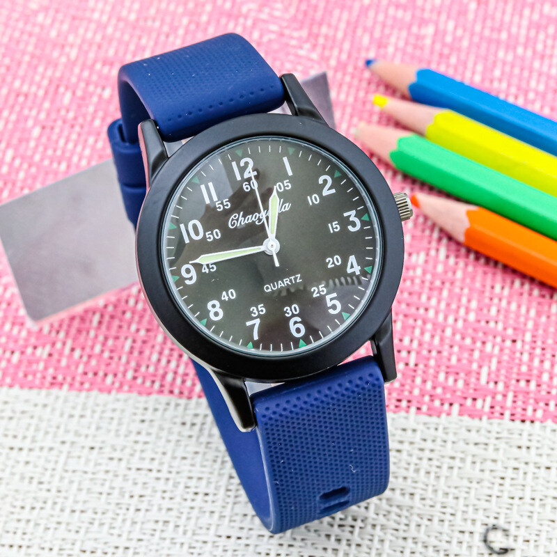 2023. gada jauns bērnu caurspīdīgs digitālais pulkstenis ar mīkstu silikona siksniņu, moderns pusaudžu ūdensnecaurlaidīgs kvarca elektroniskais pulkstenis, mirdzošs