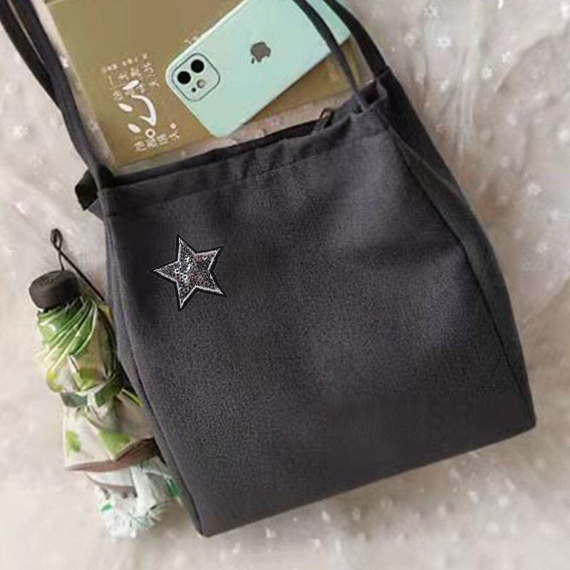 4,5 cm blizgučiai, siuvinėta penkiakampė žvaigždė (5 vnt.), džinsai, striukės, batai ir kepurės, dekoratyvinė aplikacija, lipni žvaigždė