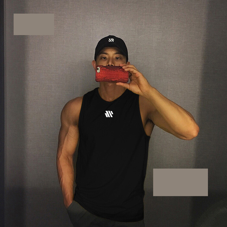 Vasarinė vyriška sportinė greitai džiūstanti liemenė, madinga, laisvalaikiui, fitnesui, be rankovių, kvėpuojanti, laisva, treniruotėms, su apvalia apykakle.