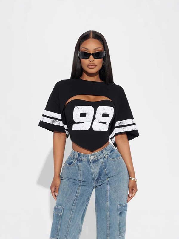 2024 m. ruduo, naujas, laisvo, sportinio stiliaus, margintas, madingas mergaitiškas trumparankovis megztinis, marškinėliai trumpomis rankovėmis.