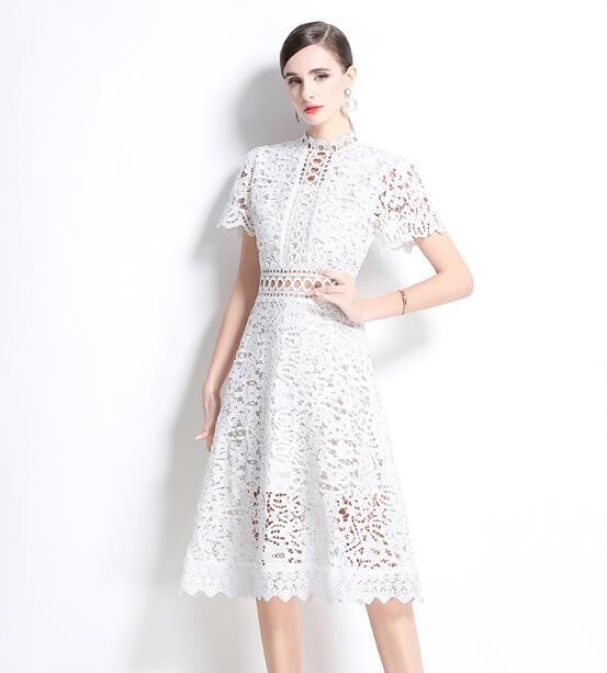 5141 prancūziška pavasario-vasaros stiliaus suknelė trumpomis rankovėmis ir įdubusiu juosmeniu.