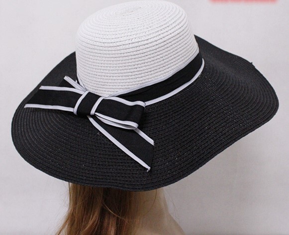 Nemokamas pristatymas vasarinei skrybėlei kelionėms ir atostogoms, moteriškai plačiakraštei skrybėlei, paplūdimio skrybėlei su kaspinu, juodos ir baltos juostelės 