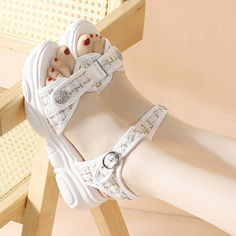 Ženske sandale za ljeto 2025., univerzalne elegantne blagdanske cipele za plažu, vilenjačke studentice, nove korejske modne sandale s debelim potplatom