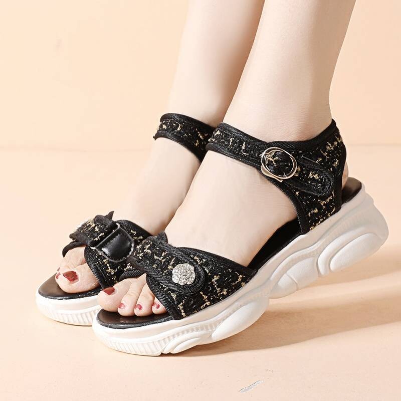 Ženske sandale za ljeto 2025., univerzalne elegantne blagdanske cipele za plažu, vilenjačke studentice, nove korejske modne sandale s debelim potplatom
