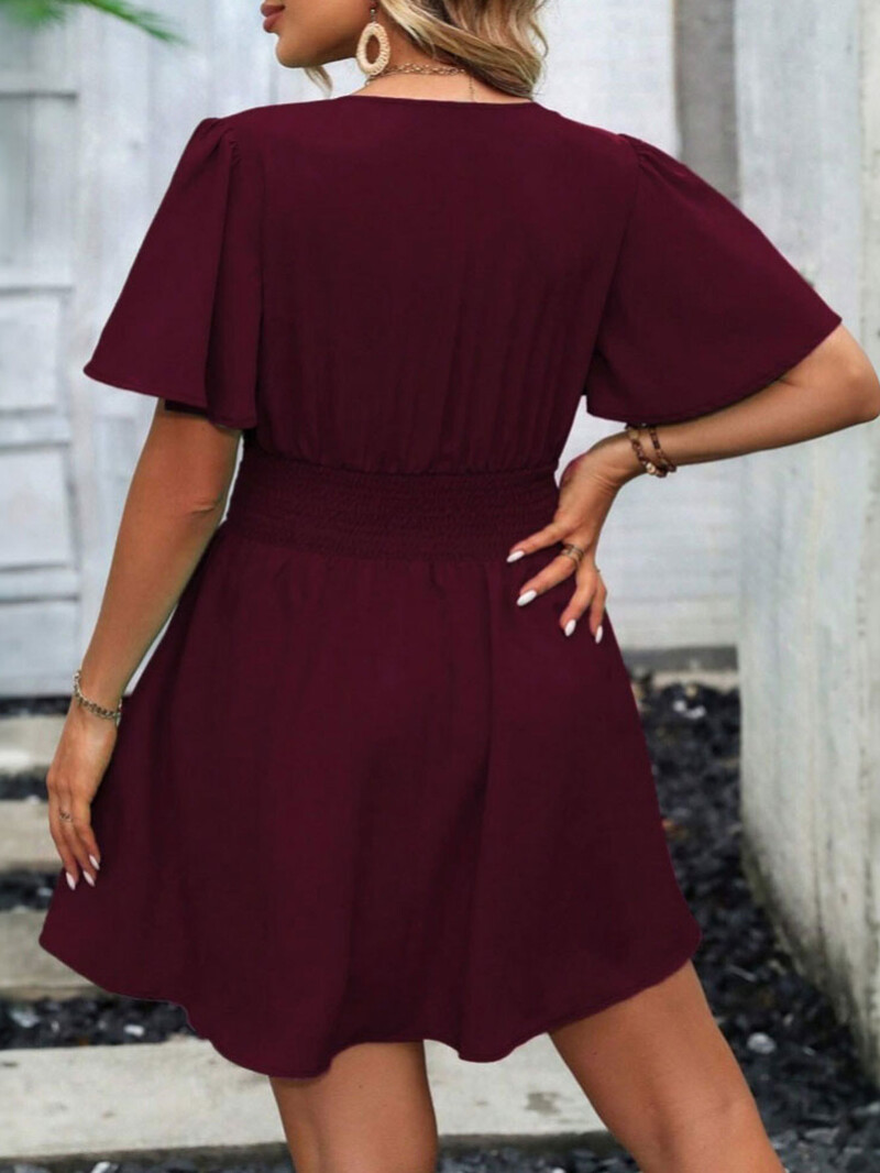 Международна гара Външна търговия Дамско облекло с голям размер 2025 Пролет и лято Нова лилава елегантна рокля с покритие на талията и корема, къса пола