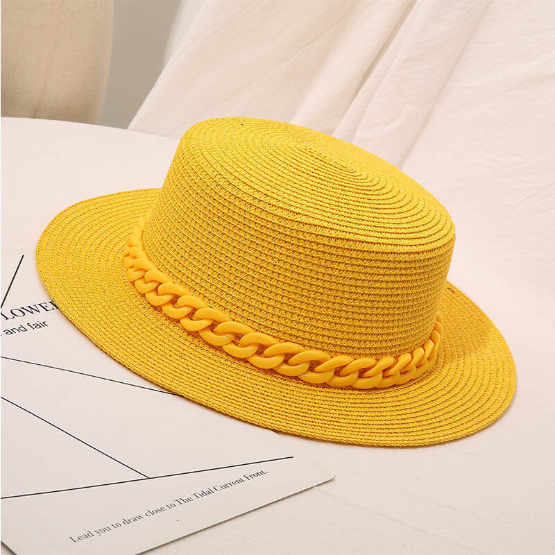 Kis karimájú nyári kalap, francia retró stílus, lapos kalap lánccal, hétköznapi divat, sokoldalú szalmakalap